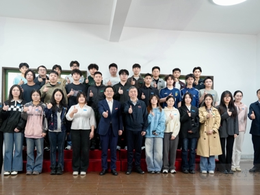 “书记面对面·共话前程”：党委书记李德平与2026届毕业生座谈交流
