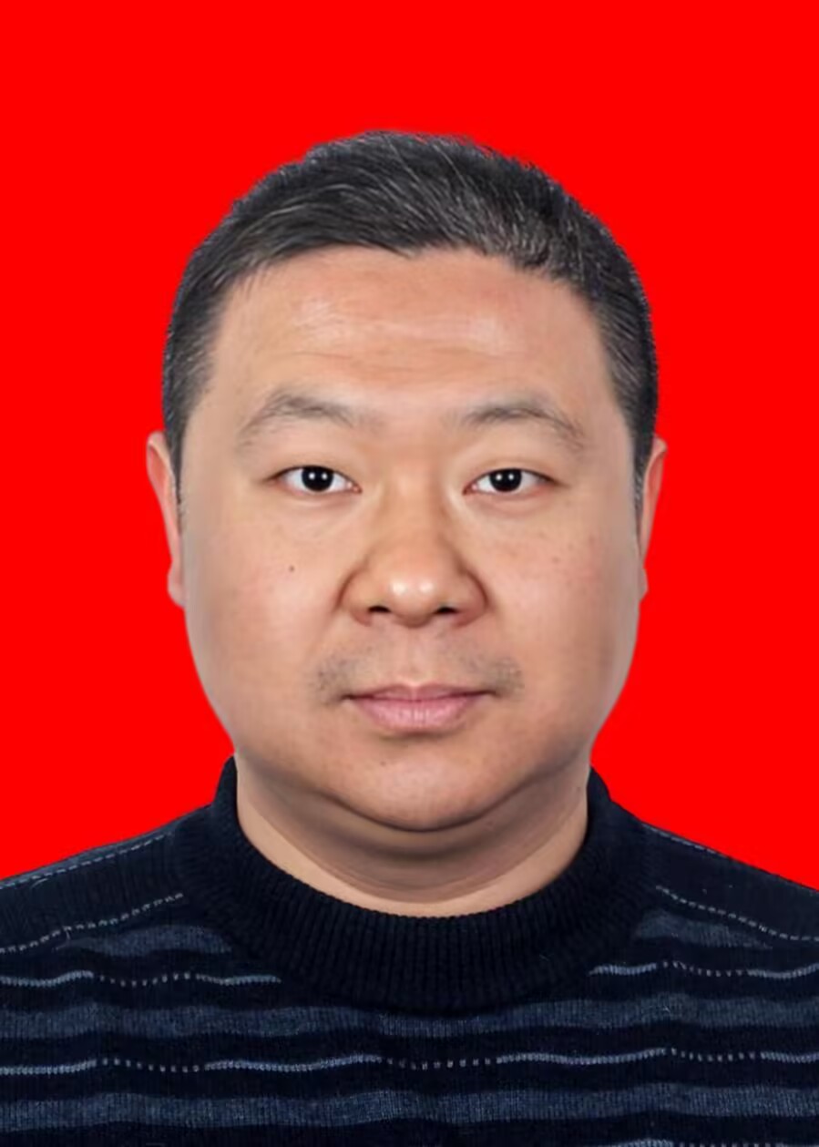 2寸红底免冠证件照(3).jpg