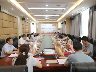 学校召开党委理论学习中心组学习(扩大)会
