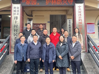 党委副书记、校长卢超一行赴学校驻村点排上村走访慰问