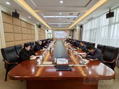 学校召开党委理论学习中心组学习（扩大）会暨2025年度民主生活会会前集体学习会