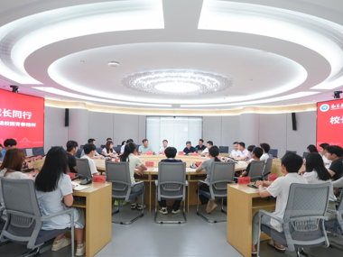 倾听榜样心声，共话成长路径：学校举行“校长约吧”活动