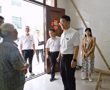 党委书记李德平一行赴学校驻村点排上村走访慰问