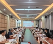 学校召开党委理论学习中心组学习（扩大）会